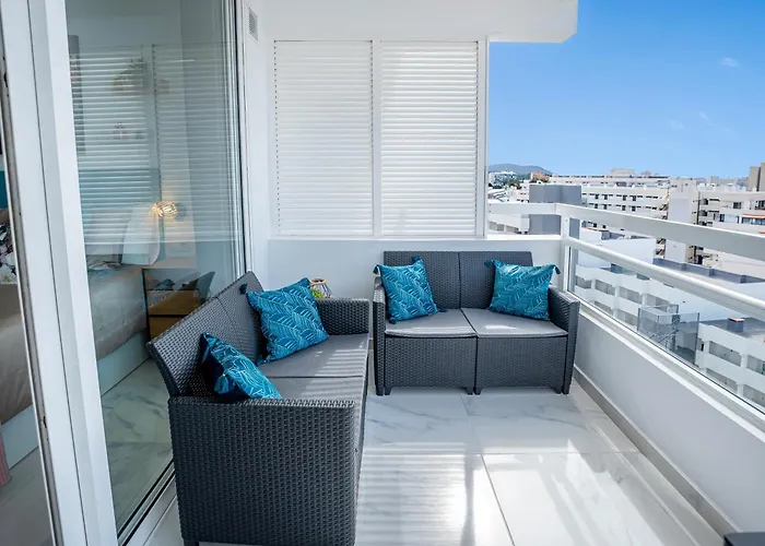 Modern Blue Sky 美洲海滩